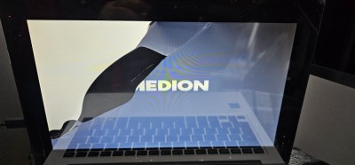 LEPTOP MEDIO MODEL E2002 PROCESOR INTEL / ESTE SI LEPTOP SI TABLETA ARE DISPLAY SPART . NU POT VEDEA CONFIGURATIA foto