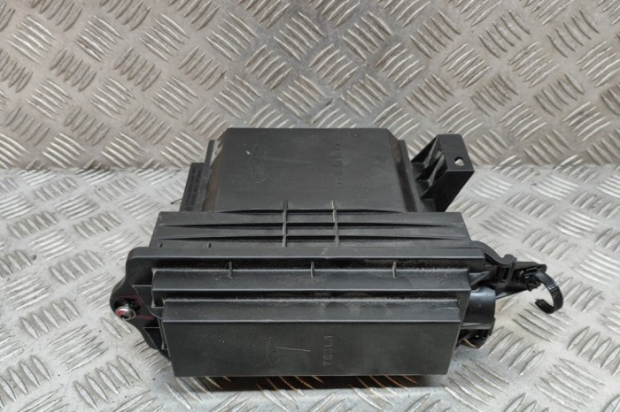 Panou de siguranțe TESLA MODEL X 2016 OEM: 1047042-00-C | 23074277