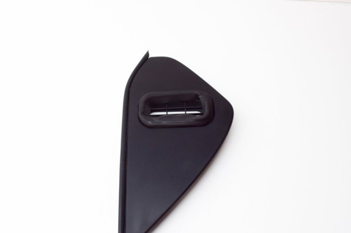 Ornament lateral planșa de bord MASERATI GHIBLI M157 2015 OEM: 670010827,FA00AAH80973,06700184330,6700184330,670018433 14909853