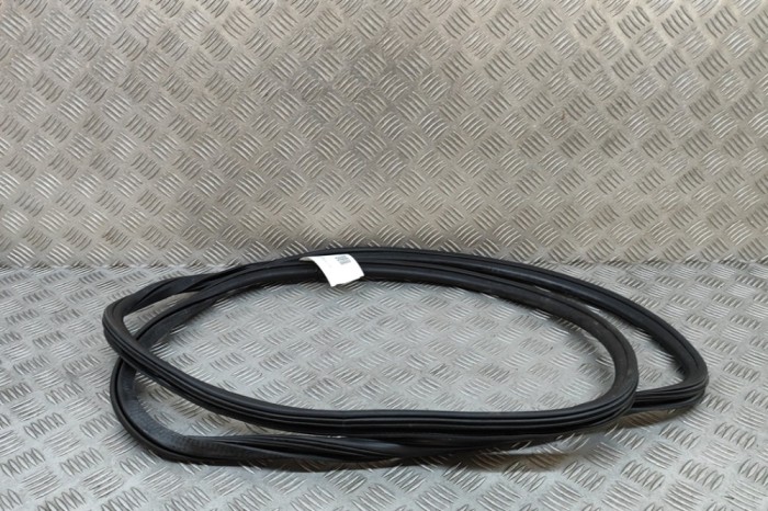 Garnitura ușă st&acirc;nga față AUDI Q5 8R 2015 OEM: 8R0831721F | 30668278