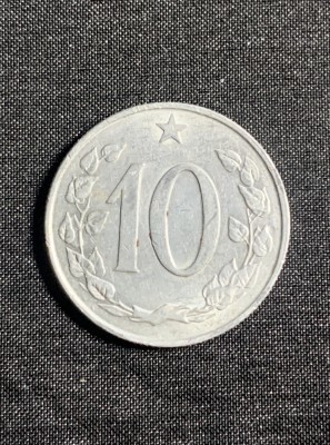 Moneda Cehoslovacia 10 haleri 1967 foto
