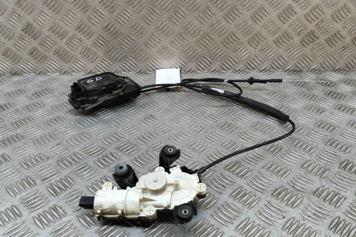 &Icirc;ncuietoare ușă dreapta spate TESLA MODEL X 2017 OEM: 1034481-00-J | 25806020