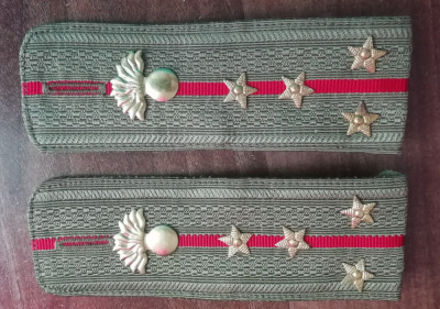 C1 8 - Grade militare - comunism - camasa bluza - capitan infanterie foto