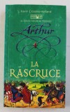 LA RASCRUCE - AL DOILEA VOLUM AL TRILOGIEI ARTHUR de KEVIN CROSSLEY - HOLLAND , 2009