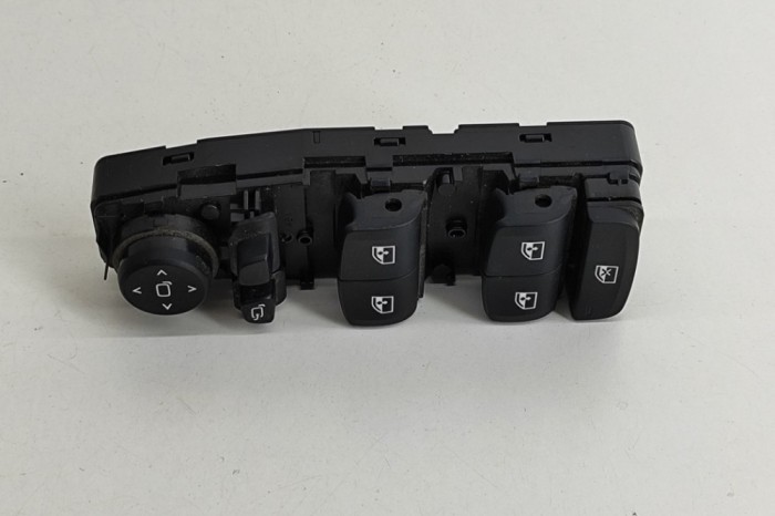 Buton geam ușă dreapta față BMW X3 G01, F97 2018 OEM: 6832729 24821469