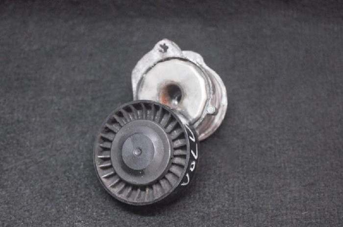 &Icirc;ntinzător de curea VOLVO V70 III BW 2007 OEM: 30757330 | 2060932