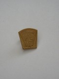 QW9 J 50 - Insigna - tematica comert - inscriptia CPCM 45, Romania de la 1950