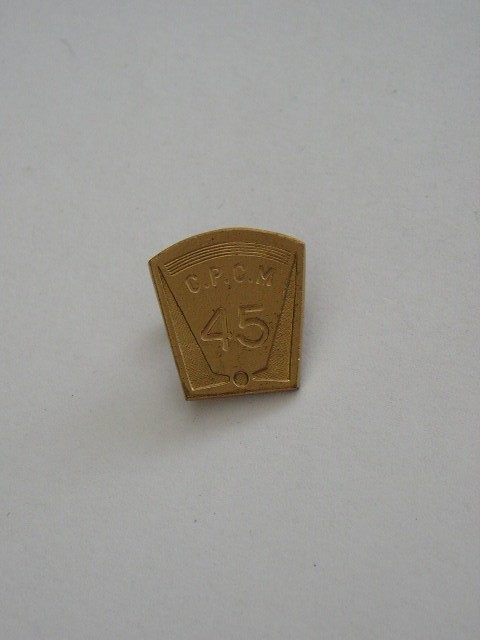 QW9 - J 50 - Insigna - tematica comert - inscriptia CPCM 45