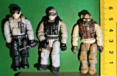 Set 3 figurine Mega Construx Call of Duty Mega Bloks 5 cm h, articulatii mobile : 1 la cap, 3 la m&acirc;ini, 1 la mijloc, 2 la picioare. Fara accesorii W