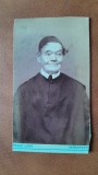 Fotografie tip CDV, barbat cu tichie, inceput de secol XX