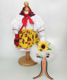 Cumpara ieftin Set Botez Traditional , Costum Traditional Fetite Floral 3 - 2 piese costumas si lumanare, Ie Traditionala