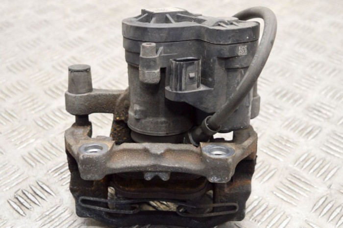 Etrier de fr&acirc;nă dreapta spate VW GOLF VIII CD1 2021 OEM: 5R3615406 17254237