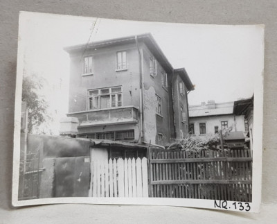 VILA CU ETAJ DEMOLATA , STR. SEBASTIAN NR. 133 , BUCURESTI , FOTOGRAFIE MONOCROMA, PE HARTIE LUCIOASA , ANII &amp;#039;70 - &amp;#039;80 foto