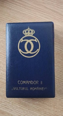 Ordinul Vulturul Rom&amp;acirc;niei in grad de Comandor 2 , in cutia aferentă, panglica cu legăturile originale, multiple marcaje pe inel. Piesa superbă. RR!! foto