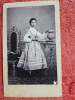 Fotografie tip CDV, tanara cu fusta cu bretele, inceput de secol XX