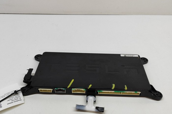 Modul de confort TESLA MODEL X 2016 OEM: 1043900-00-C 23074785