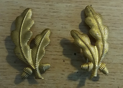 C7 12 - Petlite militare - laur mic auriu - piesa de colectie foto