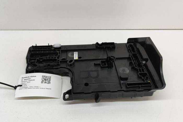 TESLA MODEL 3 2022 OEM: 1567454-00-B,1497848-00-E,1566853-00-A SKU: 26243927