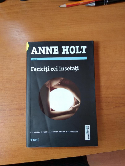 VAND ROMANUL POLITIST &quot; FERICITI CEI INSETATI&quot; DE ANNE HOLT
