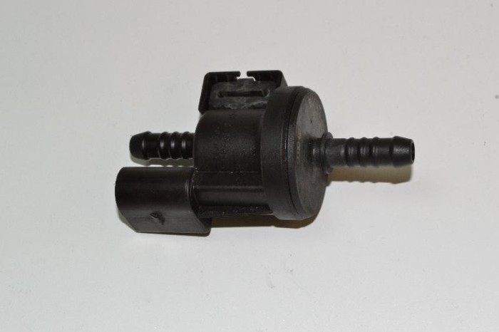 Supapa solenoid VW BEETLE 5C1, 5C2 2012 OEM: 06E906517A | 2465609