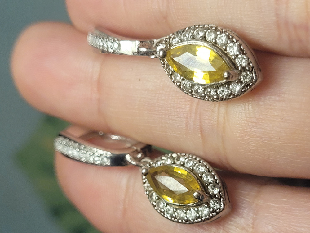 Rar! Cercei delicați argint 925 /aur alb cu safire galbene marquize  naturale ! | Okazii.ro