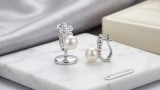 Cumpara ieftin Cercei din Argint 925 cu Perla Alba, Floricica din Zirconii si Inchidere Engleza