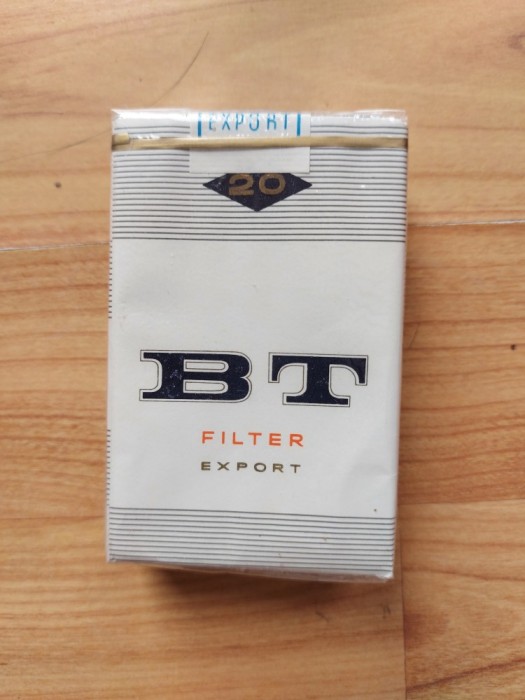 Pachet plin de tigari BT, de colectie, vintage