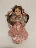 Papusa portelan, vintage, 32cm inaltime, cu suport de metal