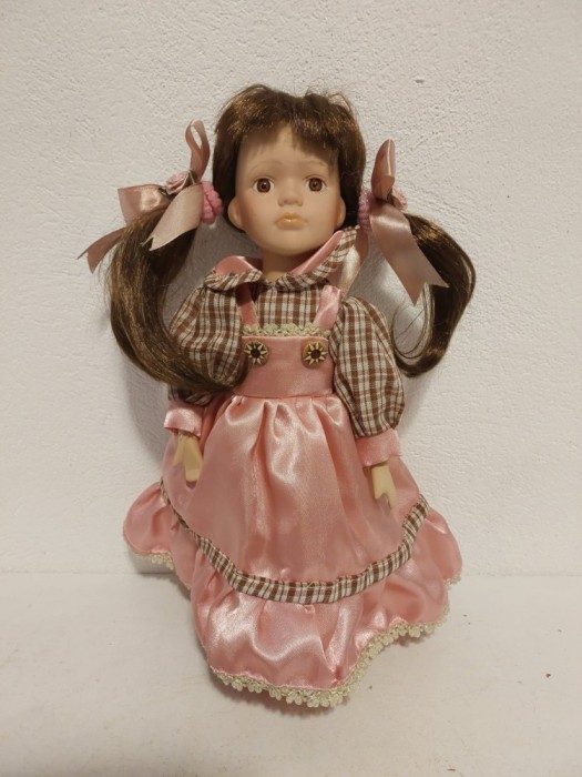 Papusa portelan, vintage, 32cm inaltime, cu suport de metal