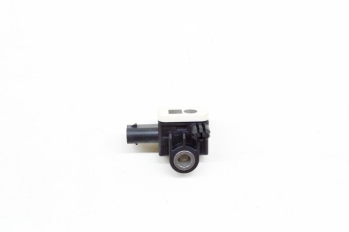 Senzor de impact st&acirc;nga spate BMW 4 Coupe F32, F82 2015 OEM: 9234989 13654901