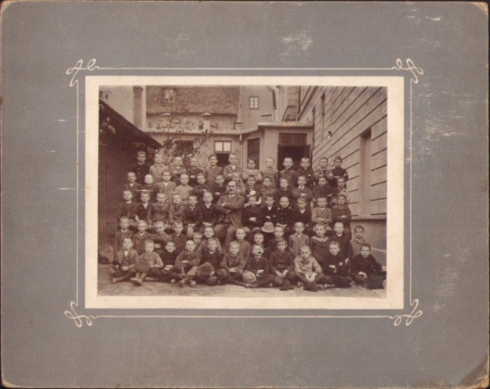 PM47 Elevi și &icirc;nvățător