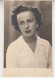 QW18 36 - Fotografie foarte veche - frumoasa doamna - anii 1950, Alb-Negru, Portrete