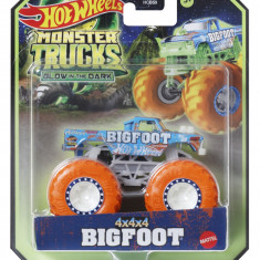 HOT WHEELS MONSTER TRUCK GLOW IN THE DARK MASINUTA BIGFOOT SCARA 1:64 SuperHeroes ToysZone