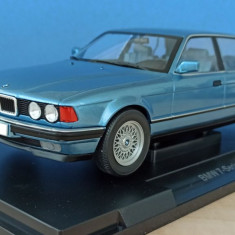 Macheta BMW Seria 7 730i E32 1992 bleu - MCG 1/18