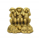 Trei maimute sezand pe monede chinezesti si pepite
