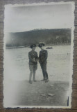Doi ofiteri romani pe malul unei ape, 1942/ fotografie