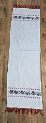 STERGAR VECHI CU MODEL CUSUT MANUAL SI TERMINATII FRANJURI foto