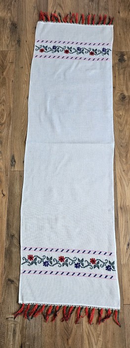 STERGAR VECHI CU MODEL CUSUT MANUAL SI TERMINATII FRANJURI