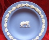 FARFURIE PORTELAN ENGLEZESC WEDGWOOD BLUE JASPERWARE ZODIA TAUR 11 CM