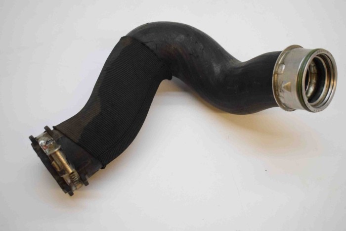 Furtun intercooler dreapta VW TOUAREG 7LA, 7L6, 7L7 2010 OEM: 7L6145738