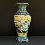Vază decorativă din ceramică cu motiv floral &ndash; China