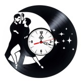 Ceas de perete decorativ realizat din disc de vinil, Model Dansatori Tango Semiluna Stele Romantic, Negru, 30 cm
