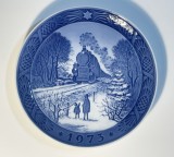 Farfurie portelan danez ROYAL COPENHAGEN, anul 1973, Mergand acasa de Craciun, Farfurii
