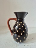 Carafă veche din ceramică cu buline &ndash; Cană / Pitcher vintage rustic, Glazură maro lucioasă, Decorație tradițională, &Icirc;nălțime 14cm