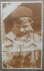 Copil cu jucarie/ fotografie 1935, tip CP foto