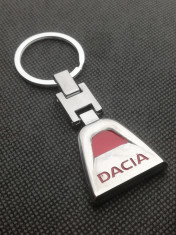 Breloc auto chei Dacia rosu logo 2 fete accesorii cadou pentru posesori foto