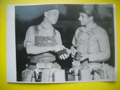 HOPCT 538 E FOTOGRAFIE VECHE-D= 18 / 13 CM- -DESCOPERIRE DROGURI OPIUM VAPOR FRANCEZ LA NEW YORK -FOTO AGENTIA NEW YORK TIMES PHOTOS 1947