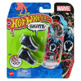 Set mini placa skateboard cu pantofi, Hot Wheels, HNG25