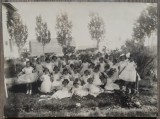 Fotografie de grup de la o Scoala de Fete, Romania interbelica