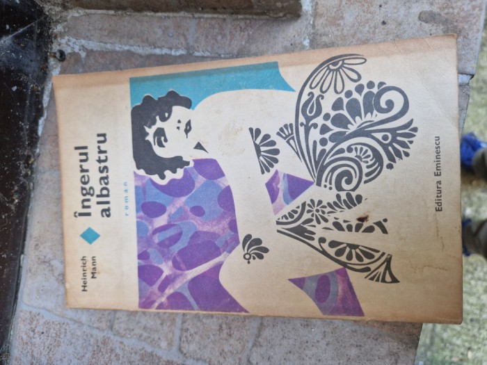 &Icirc;ngerul albastru vintage